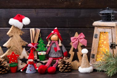 Noel kordonu ve fener. Tebrik kartı unsembolu xmas.