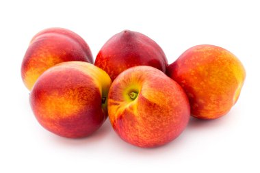 Beyaz arkaplanda izole edilmiş meyveler.