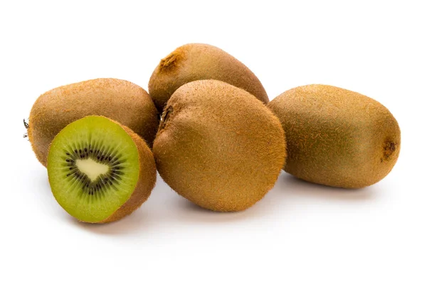 Kiwi Früchte Und Scheiben Geschnitten Isoliert Auf Weißem Hintergrund — Stockfoto