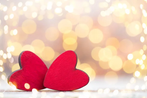 バレンタインデーのグリーティングカード 灰色の背景の赤いハート — ストック写真