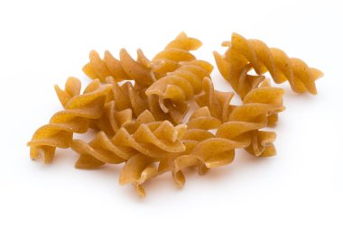 Beyaz arkaplanda izole edilmiş makarna.