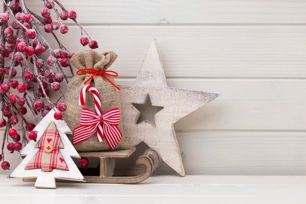 Vánoční Výzdoba Dřevěném Bílém Pozadí — Stock fotografie