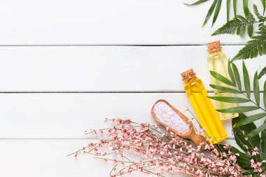 Spa aromaterapi kozmetik ürünler konsepti, metin için bir arkaplan, düzlük, yukarıdan görünüm.