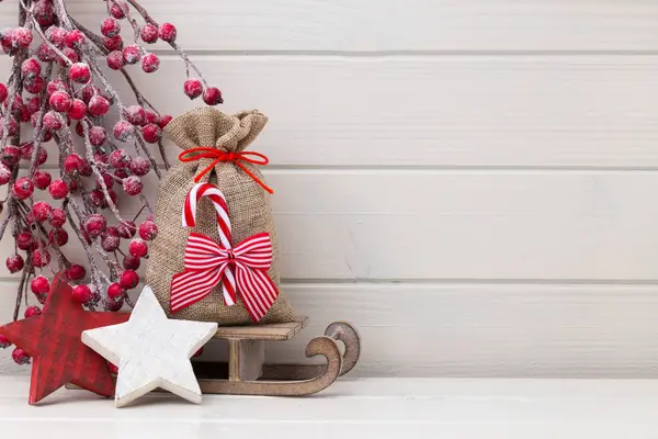 Vánoční Výzdoba Dřevěném Bílém Pozadí — Stock fotografie