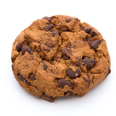 Beyaz arkaplanda izole edilmiş çikolatalı kurabiye.