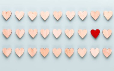 Sevgililer Günü geçmişi, mavi arkaplanda pastel kalpler. Tebrik kartı..