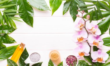 Metin için alanı olan bir spa arkaplanı. Spa tebrik kartı demek. aromaterapi teması, el yapımı kozmetik