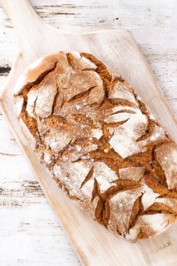 Taze pişmiş ev yapımı ekmek..