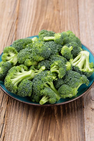 Sağlıklı Yeşil Organik Çiğ Brokoli Çiçekleri Pişirmeye Hazır