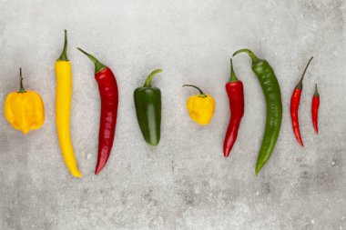 Pastel arka planı olan kırmızı biber deseni, kalıp arka plan tasarımı.