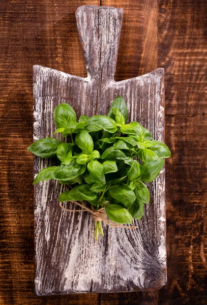 Bunch Fresh Organic Basil Cutting Board Rustic Wooden Background — Stock Photo, Image