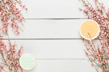 Metin için alanı olan bir spa arkaplanı. Spa tebrik kartı demek. aromaterapi teması, el yapımı kozmetik.