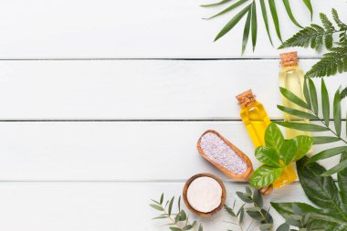 Spa aromaterapi kozmetik ürünler konsepti, metin için bir arkaplan, düzlük, yukarıdan görünüm.