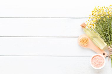 Ev yapımı kozmetik ürünleri, kozmetik ürünler konsepti, metin için bir alanı olan spa arka planı, düz yatış, yukarıdan görünüm.