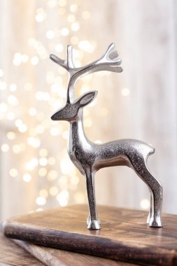 Bokeh arka planında Noel dekoru.