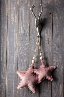 Bokeh arka planında Noel dekoru.