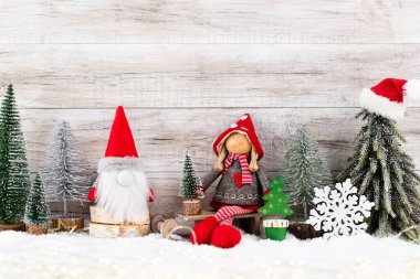 Noel arkaplanı. Noel ağacı ve süslemeler.