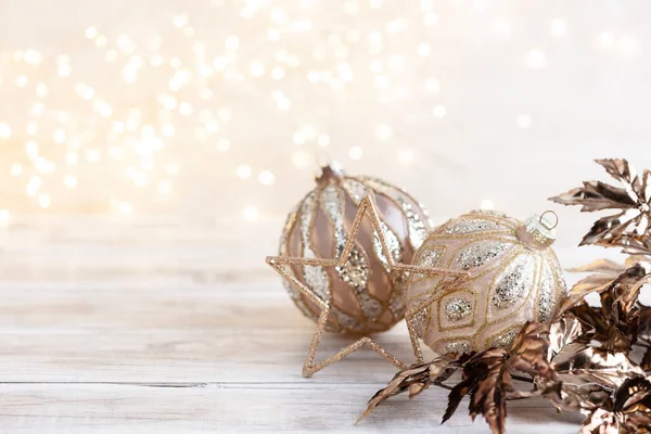 Golden Christmas Palle Accoglienti Con Bokeh — Foto Stock
