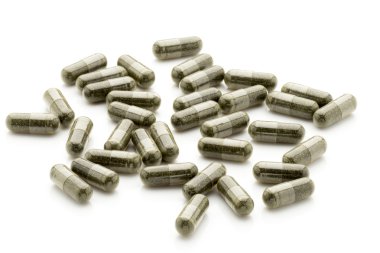 Homeopatik haplar, alternatif ilaçlar. Beyaz bir arkaplanda.