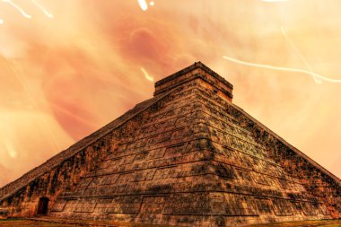 Chichen Itza güneş fırtına