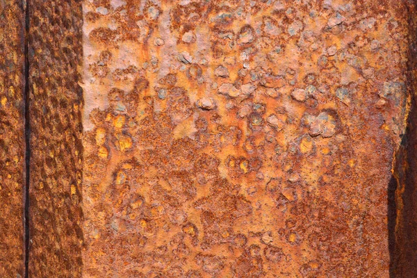 Metallisch verrostete Teller in orange und braun — Stockfoto
