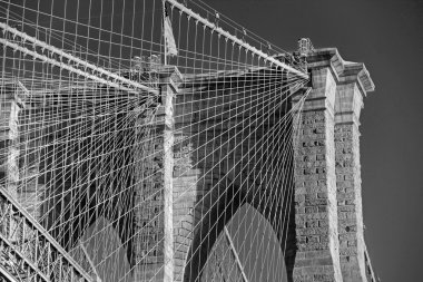 Brooklyn Köprüsü'nün siyah ve beyaz 255