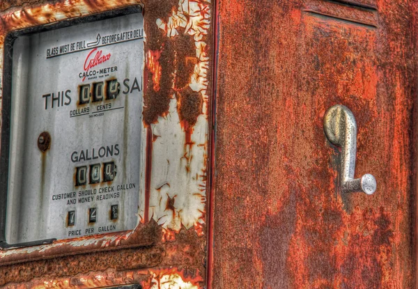 Vintage benzin pompası 132