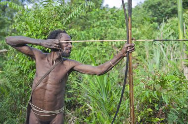Yeni Gine 'nin Korowai kabilesi