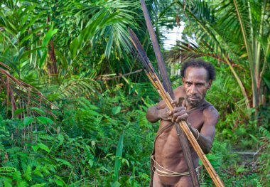 Yeni Gine 'nin Korowai kabilesi