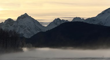 Alaska'da irtifa dağlar. Chilkat State Park. Çamur Bay. Haines. Alaska. ABD