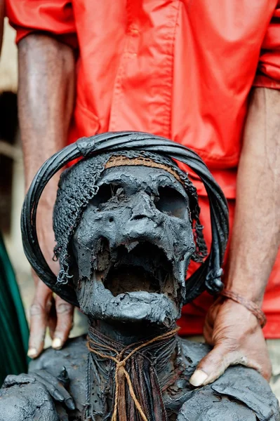 Heilige Mumie des dani papuan stammes. — Stockfoto