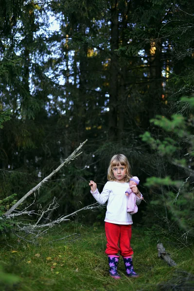 Girl in the  forest — Stock Photo, Image