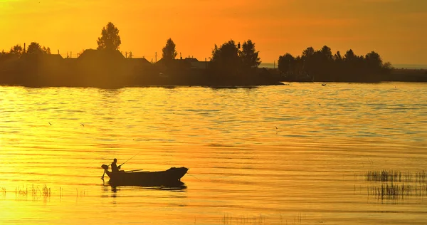 The boat with the fisherman — Stock Photo, Image