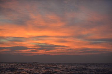 Gölde gün batımı.