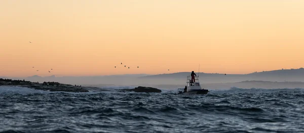 Båtliv i solnedgången i Atlanten, — Stockfoto