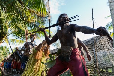 İnsanlar Doroe töreni
