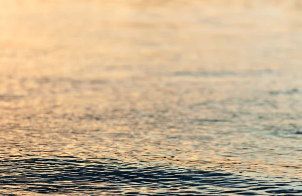 Solnedgång vatten bakgrund. — Stockfoto