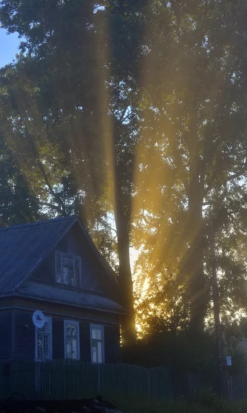 Old building and sun's rays — Stock Photo, Image