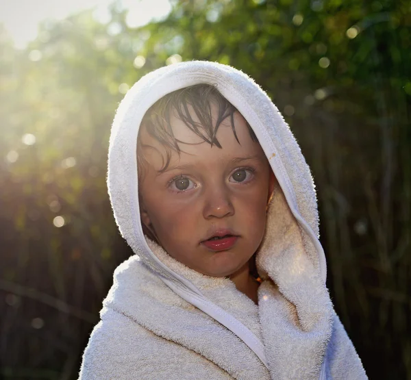 Porträtt av en liten flicka — Stockfoto