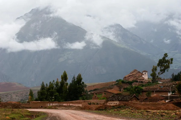 Pequeño pueblo en los Andes . —  Fotos de Stock