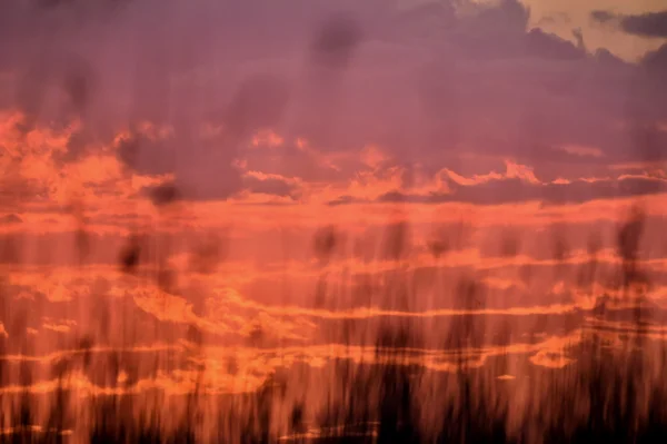 Ciel rouge au coucher du soleil — Photo