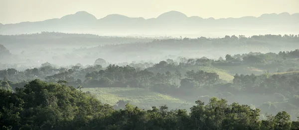 View across the Vinales Valley in Cuba. Morning twilight and fog. — Stock Photo, Image