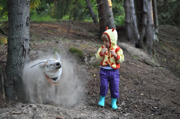 Girl and dust dog — Stock Photo, Image