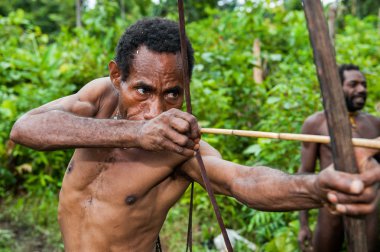 Korowai kombai (Kolufo) adamı