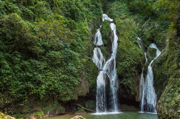 Vegas grande waterfall in Topes de Collante — Zdjęcie stockowe