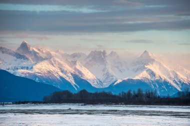 Chilkat nehir ve dağ