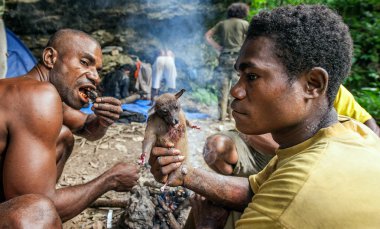 Locals papuan of the island New Guinea