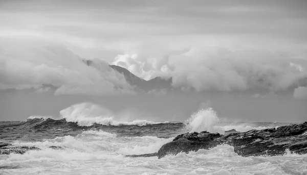 Clouds sky and mountains — Stockfoto