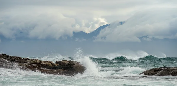 Wolken Himmel und Berge. — Stockfoto