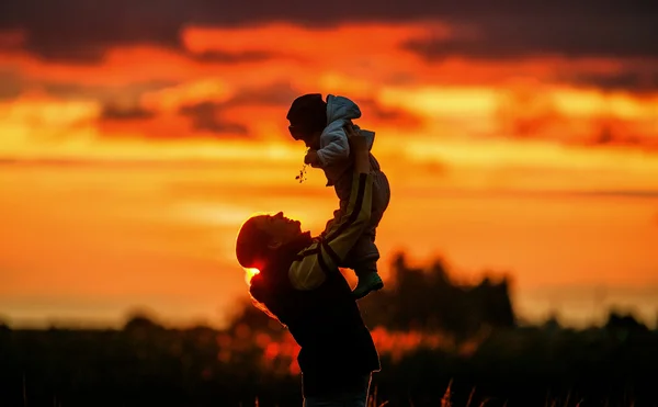 Ritratto di madre felice con bambino — Foto Stock